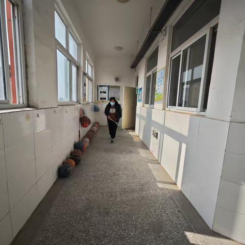 安上集小学开展卫生大扫除及环境整治活动