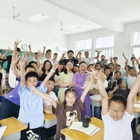 风吹麦浪金千层，七小学子醉丰收--舞钢市第七小学四九班收麦记