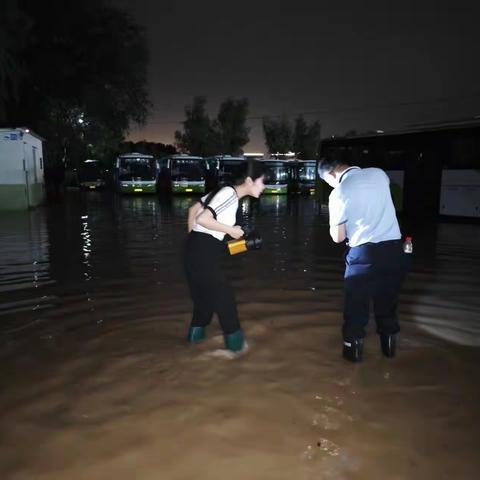 雨夜抢险保生产