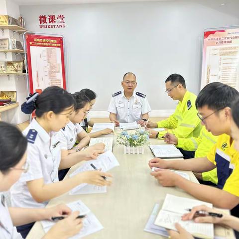 郑州分公司侯寨收费站   “汛”速行动  筑牢道路安全防线