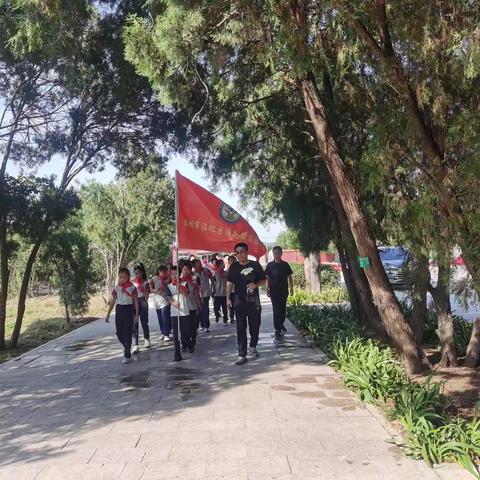 缅怀先烈事迹，浸润红色精神——滨州市沾化区泊头镇实验学校师生在中国烈士纪念日走进沾化区烈士陵园参加纪念活动