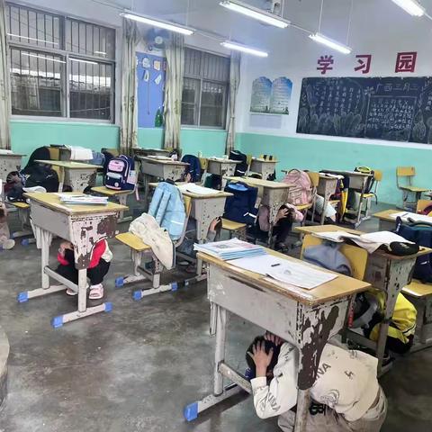 浦北县小江街道六新小学开展“5.12”防震减灾活动