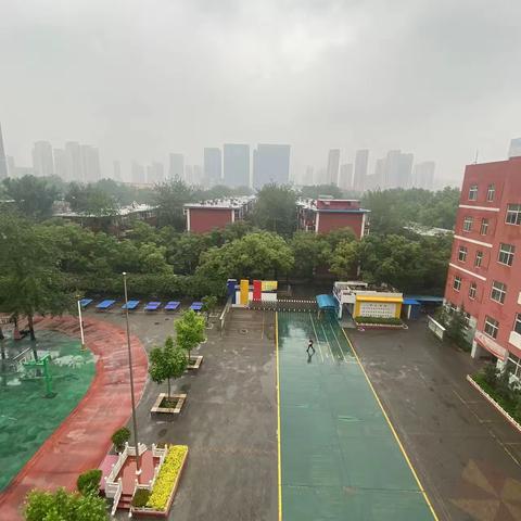 关爱学生幸福成长～永和学校做好雨季防水工作