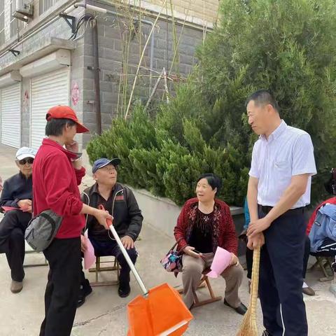 榆山街道丁山头村两委开展平安出行迎双节道路安全记心间—道路交通安全宣传活动