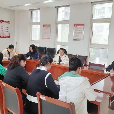 党建引领谋发展，105℃的甜，送到您身边——紫郡长安社区开展“双手捧热爱，微笑送便捷”党群流动办公服务