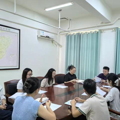 机关第一党支部“深入贯彻中央八项规定精神学习教育”专题研讨会