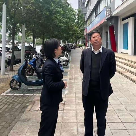 梁德顺行长亲自带队到商鼎路支行进行安全检查