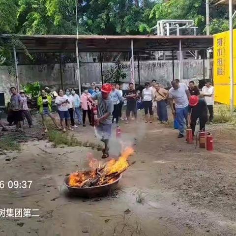 海口市排水设施事务中心秀英排水设施养护大队组织大队职工开展消防灭火现场演练