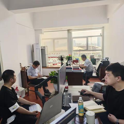 局信息中心召开2025年“五一”节前廉政学习会 筑牢廉洁防线 护航安全假期