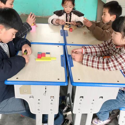 “小图形，大世界”一玩出数学中的精彩