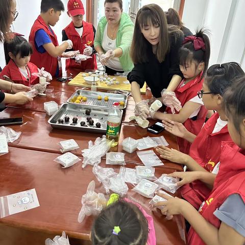 学习做月饼喜迎中秋节