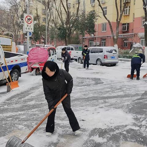 【奋进燕山】以“雪”为令齐上阵，闻“雪”而动显担当  燕山街道开展清雪除冰工作