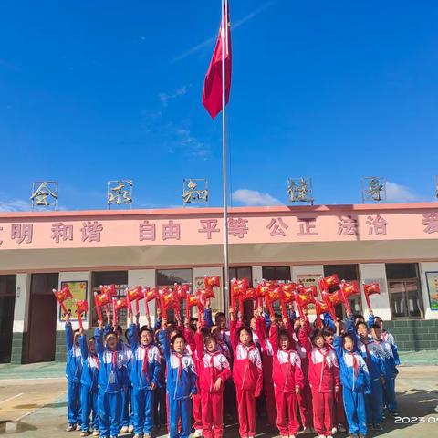 【中秋遇国庆，同庆中国节】                 永清镇南峡小学“迎中秋★庆国庆”活动