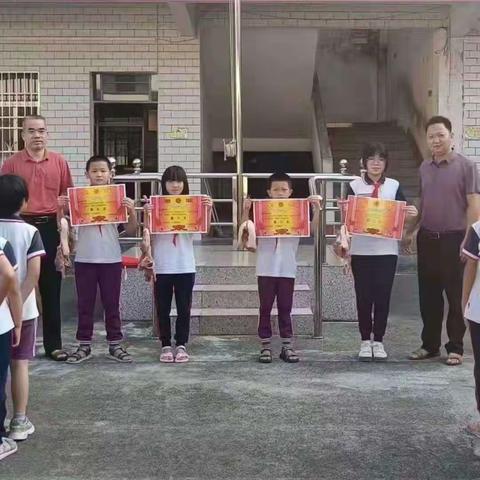 炎炎夏日送清凉，浓浓情意沁人心——热心乡贤为栋岭小学赠送图书和优秀学生嘉奖