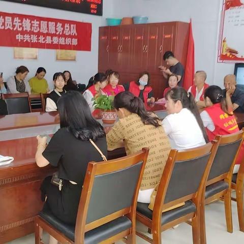 张库南街办事处郡都社区联合就业服务中心开展“就业指导，真情相助”服务活动