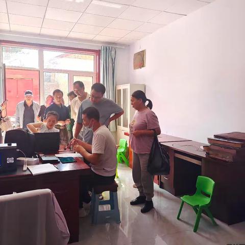 张库南街办事处西关街社区：银行进社区，贴心服务暖人心——三代社保卡更换进行时