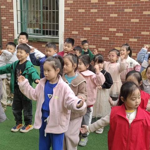 万霖花苑幼儿园大二班周五课程记录👍👍