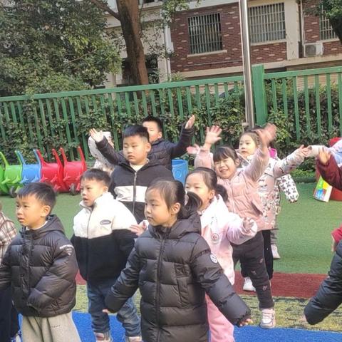 万霖花苑幼儿园大二班周五课程记录👍👍