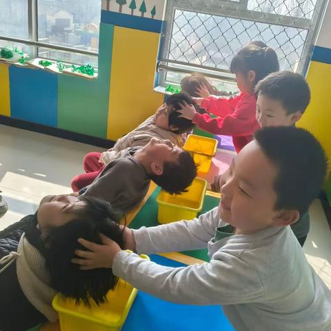 南王庄镇中心幼儿园--- 春龙昂首福满家