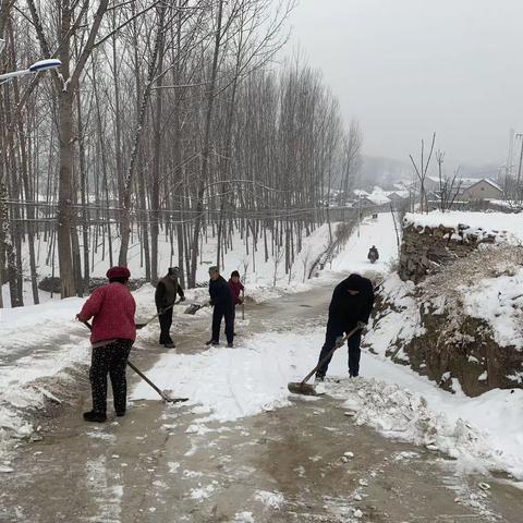 【茶业口镇】埠口村清理积雪暖民心