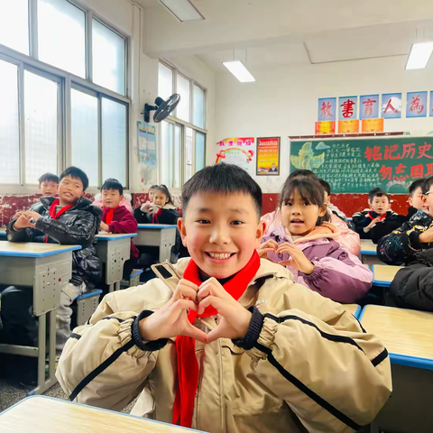 “礼赞新中国 奋进新时代” ‍桥江镇中心小学成功举办 ‍室内手势舞比赛