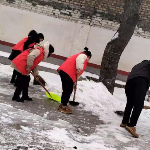 白塔区振兴社区“闻雪而动，迎雪而战”志愿服务活动