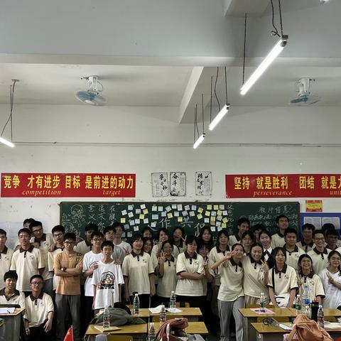 家校合力，共促发展——贵港市江南中学2023年春季期高一2220班家长会