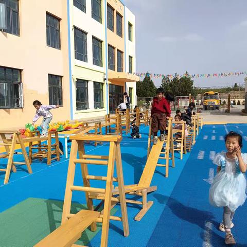 幼儿园户外活动中的师幼互动策略与实践技巧