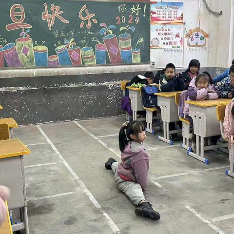 载歌载舞庆元旦，意气风发迎新年——北城梁庄小学元旦联欢会