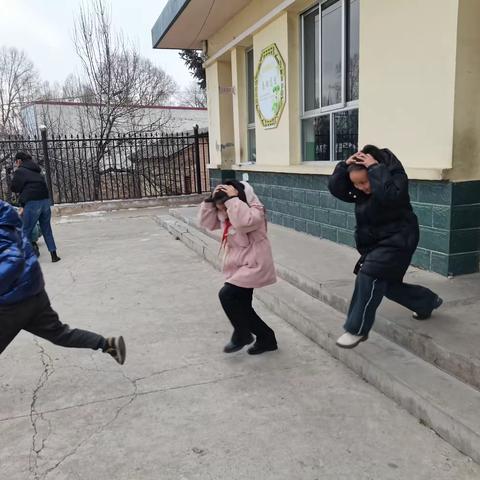 临“震”不慌，安全“童”行——后寨子小学举行地震逃生演练