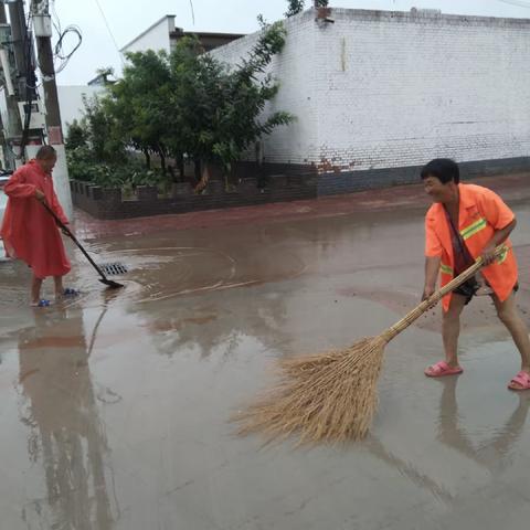 以雨为令 全力做好雨后积水道路清理