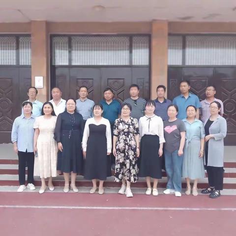 讲台比武显神通，各具特色绽百花——2023年向东中学教育集团英语教学大比武活动在向东中学成功举行