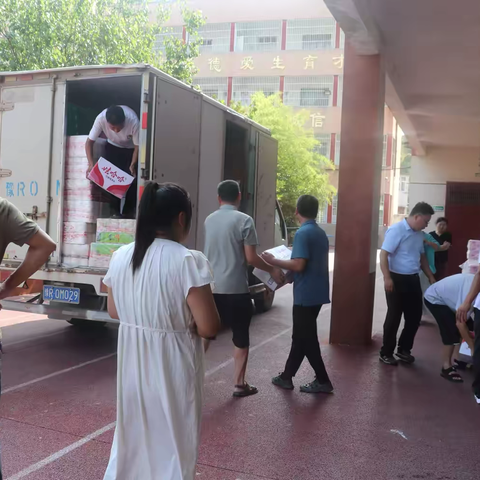 尊师重教情意浓 慰问关怀暖人心