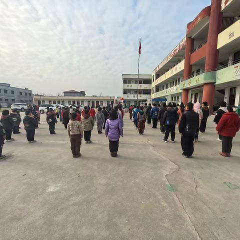 “衣”旧暖人心，善举传爱意