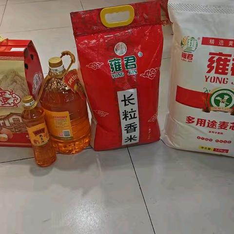 爱心企业新春送暖 情系社区困难家庭