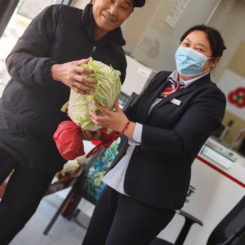 滕州农商银行西城支行爱心助农、“蔬”送温暖活动火热进行中