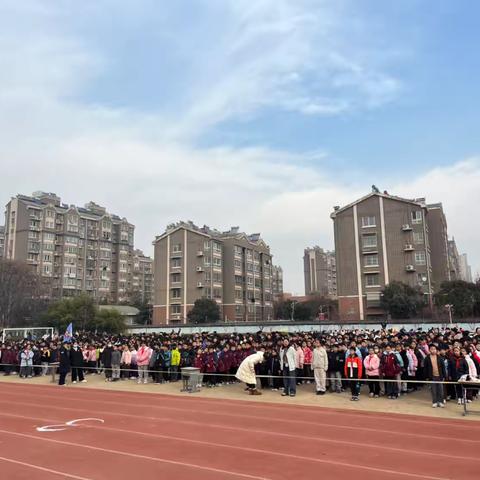 “舞大绳之飞扬，拔团队之坚毅 ”  --徐州经济技术开发区实验学校四年级跳大绳、拔河比赛