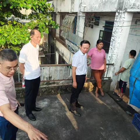 省供销社张志坚主任带队检查社职工危房住户台风防控工作