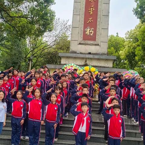 “清明祭英烈， 红色永传承”——玉亭镇德胜小学开展清明祭英烈活动