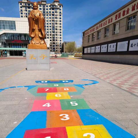 别人有的童年，我们也有。双桥小学地面彩绘完工了