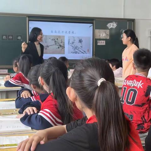 “传递书香，同在蓝天下， 共读一本书”南化小学共读一本书活动纪实