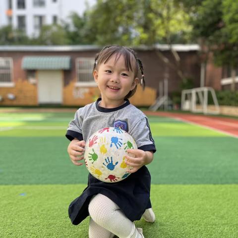 “用心去感受，用爱❤️去温暖”——爱町堡幼儿园小小一班