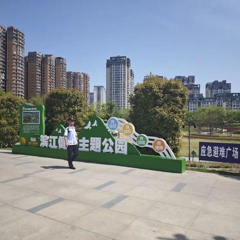 梓潼城管“五一”在岗保障城市“高颜值”