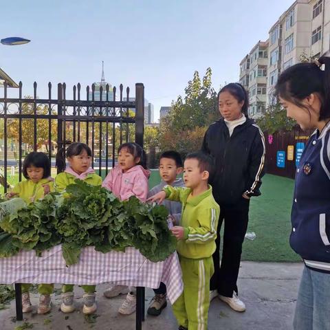 太西街道威远门中路社区开展“小鬼来当家   摆摊做老板”义卖活动