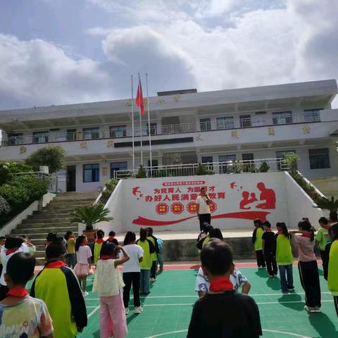 逐梦龙潭小学，一起迈步未来 开学掠影