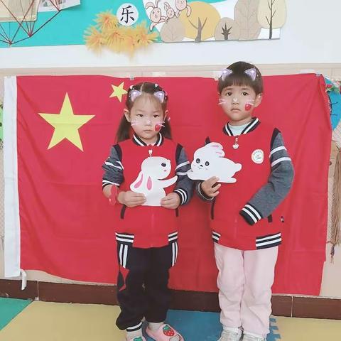 宝贝们祝祖国妈妈生日快乐，佳禾幼儿园欢迎宝贝们加入，电话18220743644