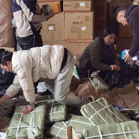 石渠县开展防灾宣传物资发放工作