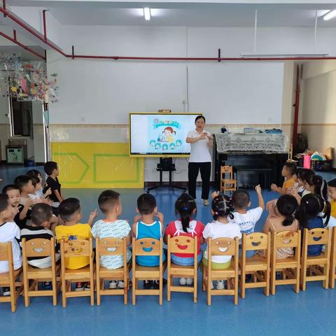 2023-2024学年度第一学期 ​中一班自理能力学习之我会穿衣服