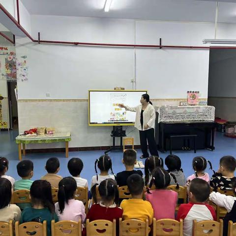 2023-2024学年度第一学期 ​中一班自理能力学习之我会穿鞋子