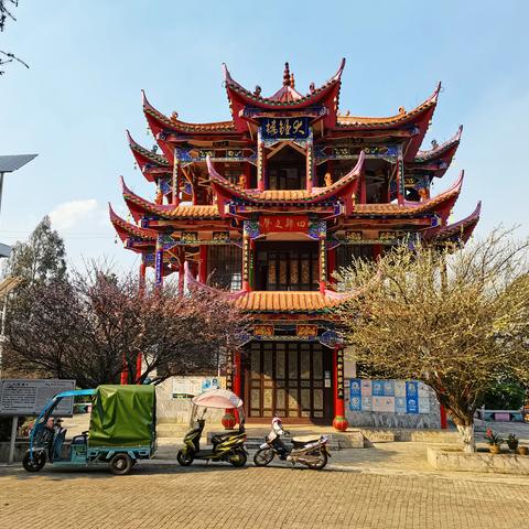 诗新平四月同题：古城